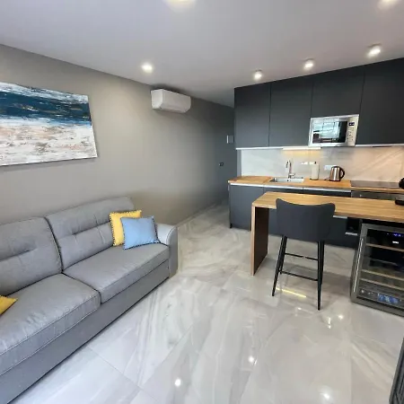 Luxury Diamond - Ocean View, Big Terraces, Air Con, Wifi Apartment *