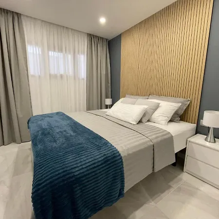 Luxury Diamond - Ocean View, Big Terraces, Air Con, Wifi Apartment